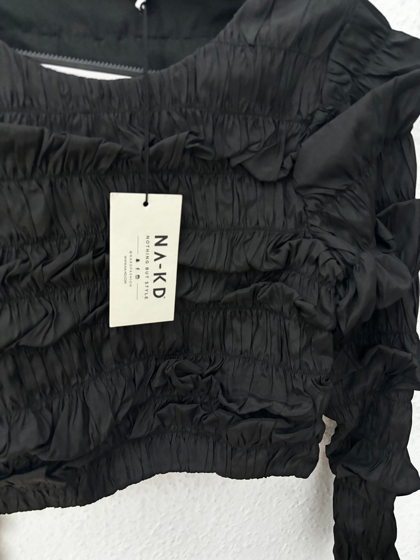 NA-KD Long Sleeve Crop Top