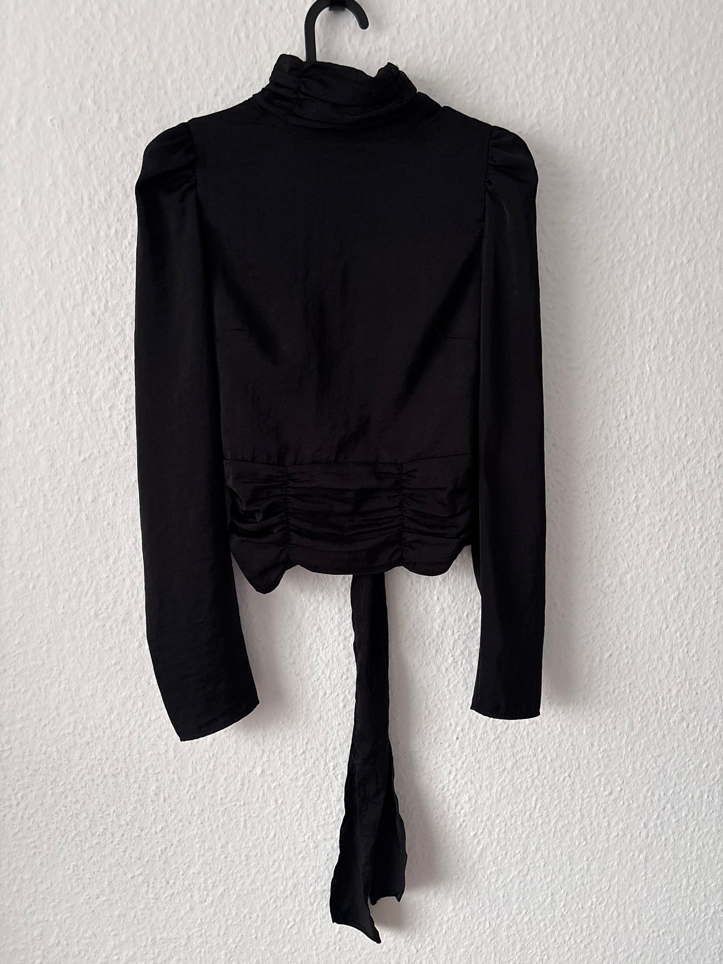 Gina Tricot Opened Back Blouse