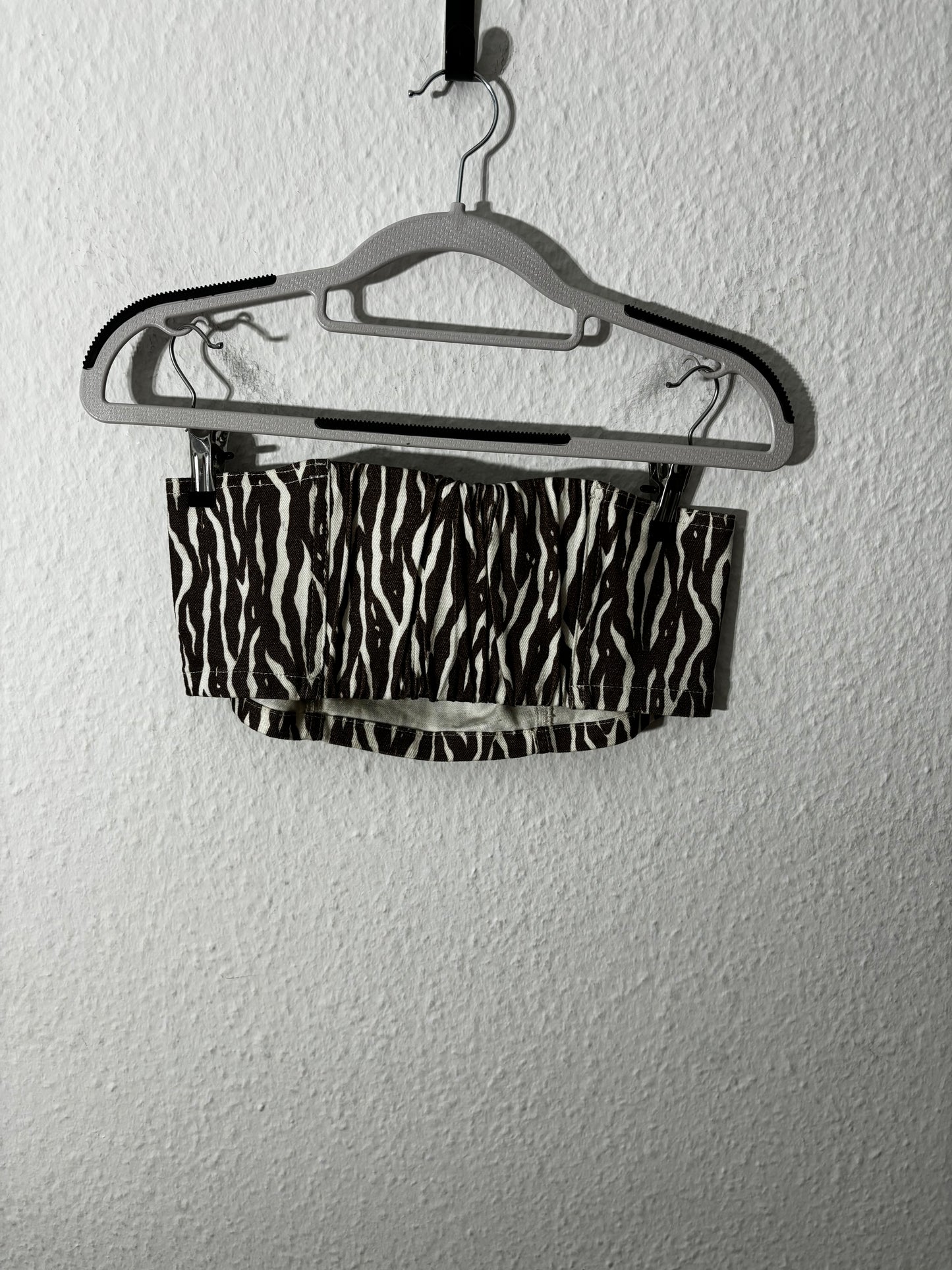 NA-KD Off Shoulder Crop Top