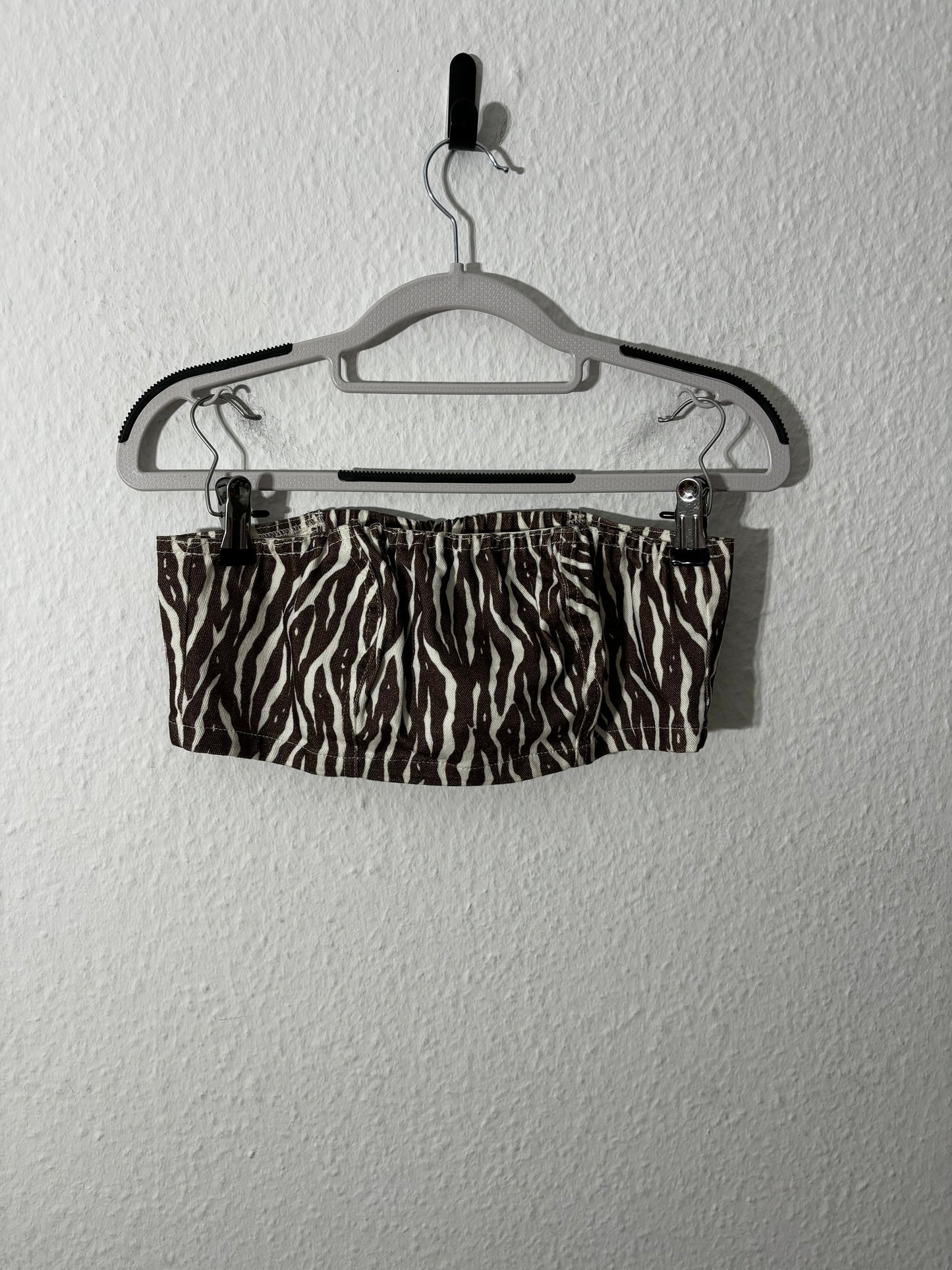 NA-KD Off Shoulder Crop Top